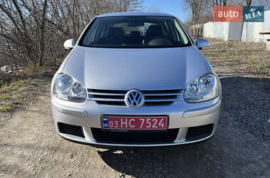 Хетчбек Volkswagen Golf 2005 в Рівному