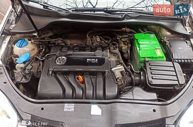 Хэтчбек Volkswagen Golf 2005 в 