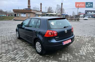 Хетчбек Volkswagen Golf 2004 в Чернівцях