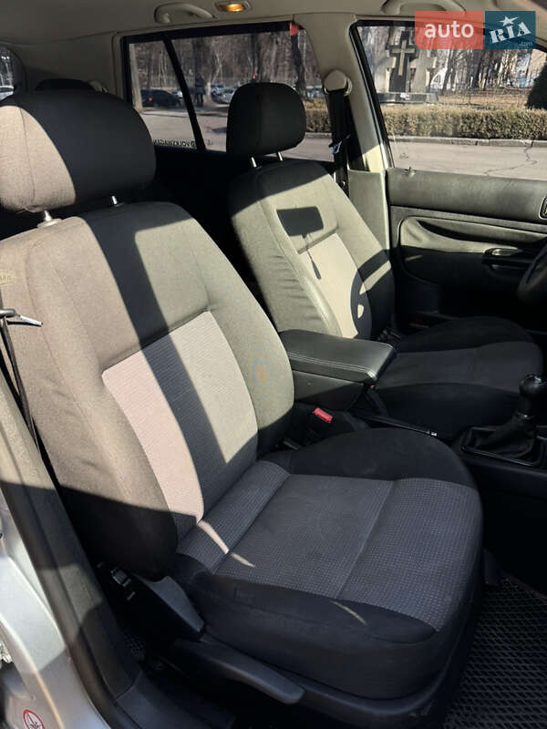 Хетчбек Volkswagen Golf 2002 в Вінниці