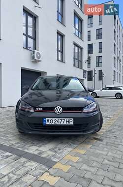 Хетчбек Volkswagen Golf 2014 в Ужгороді