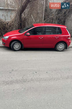 Хэтчбек Volkswagen Golf 2009 в 