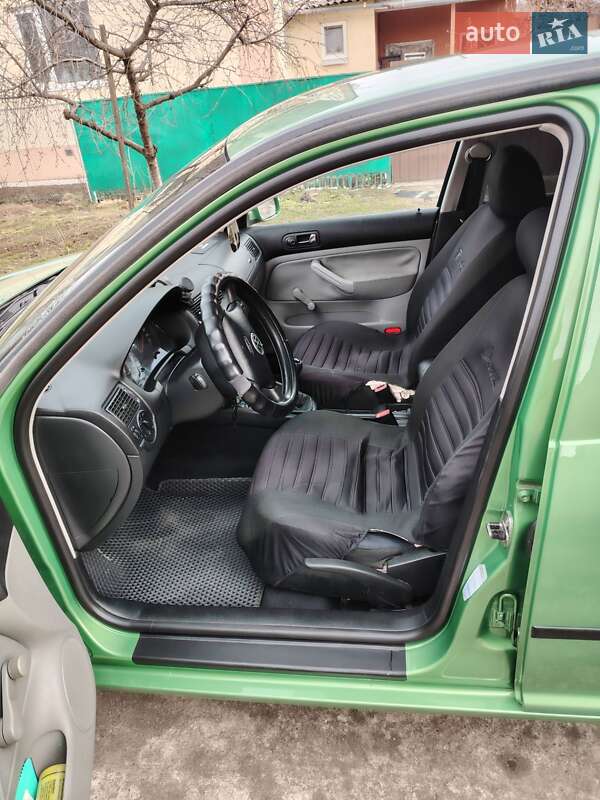 Хэтчбек Volkswagen Golf 1998 в Ахтырке