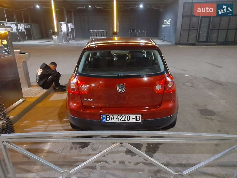 Хэтчбек Volkswagen Golf 2003 в Кропивницком