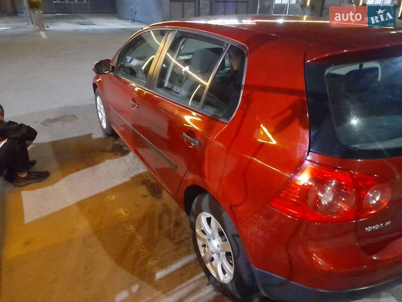 Хэтчбек Volkswagen Golf 2003 в Кропивницком