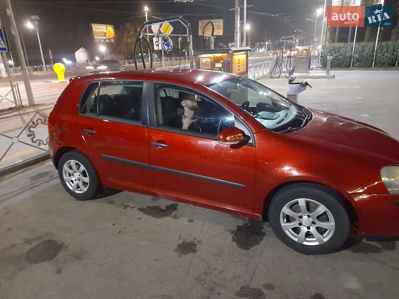 Хэтчбек Volkswagen Golf 2003 в Кропивницком