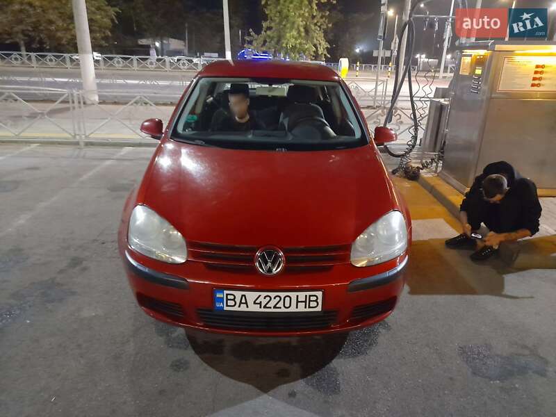 Хэтчбек Volkswagen Golf 2003 в Кропивницком