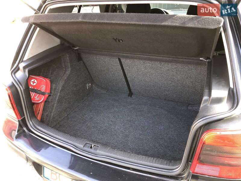 Хетчбек Volkswagen Golf 2003 в Дрогобичі