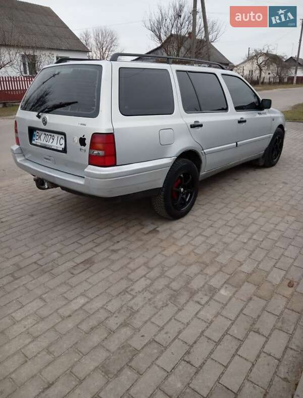 Універсал Volkswagen Golf 1998 в Сарнах