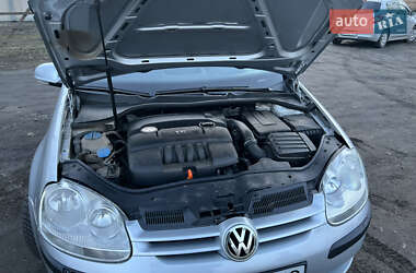 Хетчбек Volkswagen Golf 2004 в Конотопі