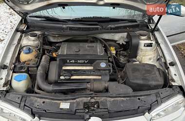 Хэтчбек Volkswagen Golf 2000 в 