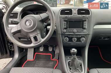 Хэтчбек Volkswagen Golf 2010 в 