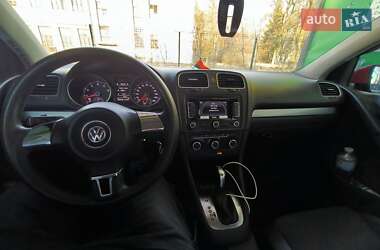 Хэтчбек Volkswagen Golf 2012 в 