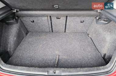 Хэтчбек Volkswagen Golf 2012 в 