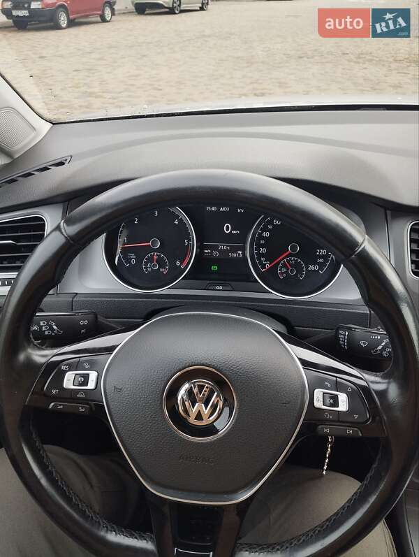 Універсал Volkswagen Golf 2016 в Тернополі