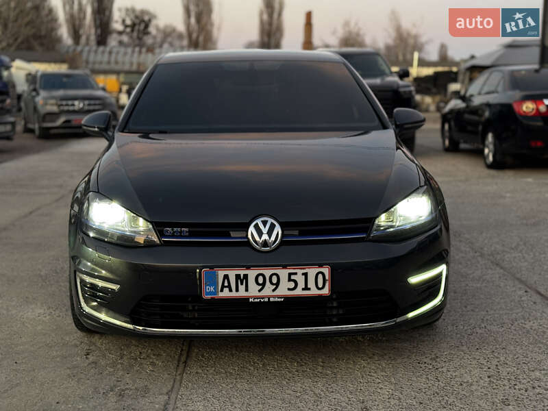 Хэтчбек Volkswagen Golf 2015 в Житомире