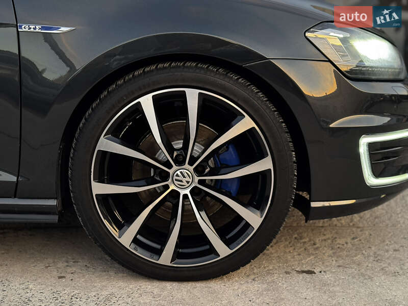 Хэтчбек Volkswagen Golf 2015 в Житомире