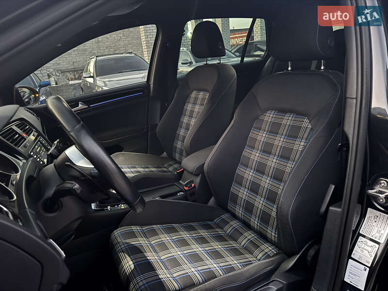 Хэтчбек Volkswagen Golf 2015 в Житомире