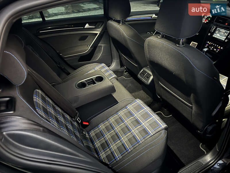 Хэтчбек Volkswagen Golf 2015 в Житомире