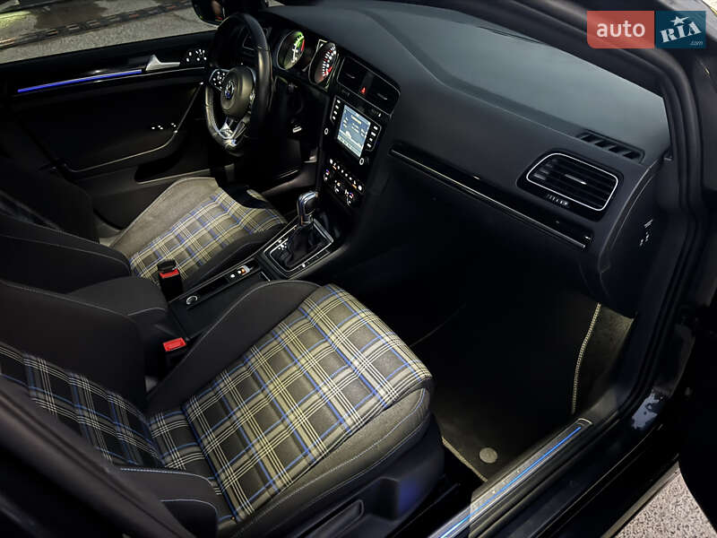 Хэтчбек Volkswagen Golf 2015 в Житомире