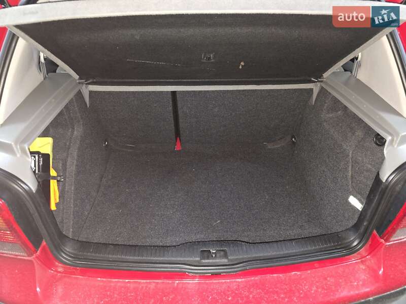 Хэтчбек Volkswagen Golf 2002 в Ивано-Франковске