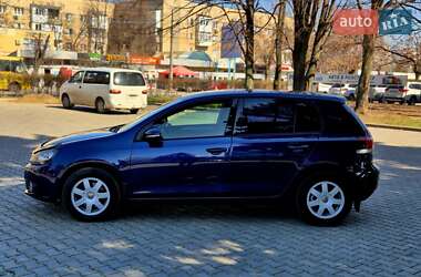 Хэтчбек Volkswagen Golf 2010 в 