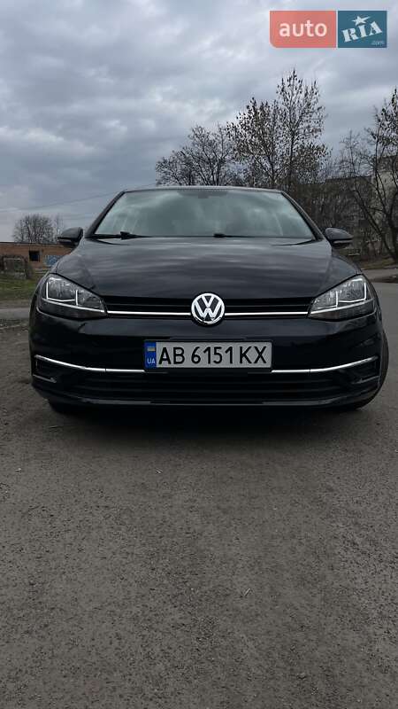 Хетчбек Volkswagen Golf 2018 в 