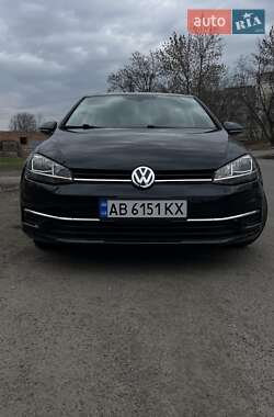 Хетчбек Volkswagen Golf 2018 в 