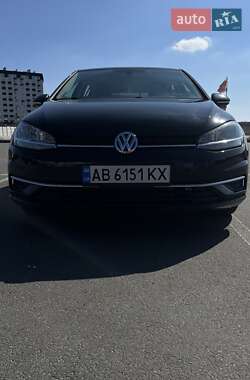 Хетчбек Volkswagen Golf 2018 в 