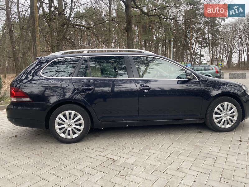 Универсал Volkswagen Golf 2010 в Луцке