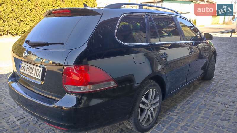Універсал Volkswagen Golf 2012 в Вараші