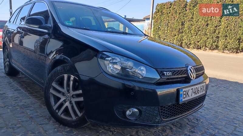 Універсал Volkswagen Golf 2012 в Вараші