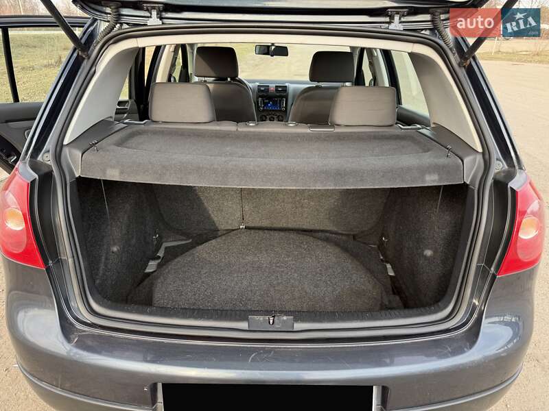 Хэтчбек Volkswagen Golf 2006 в Новониколаевке