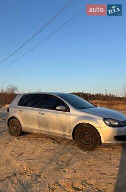 Хэтчбек Volkswagen Golf 2012 в 