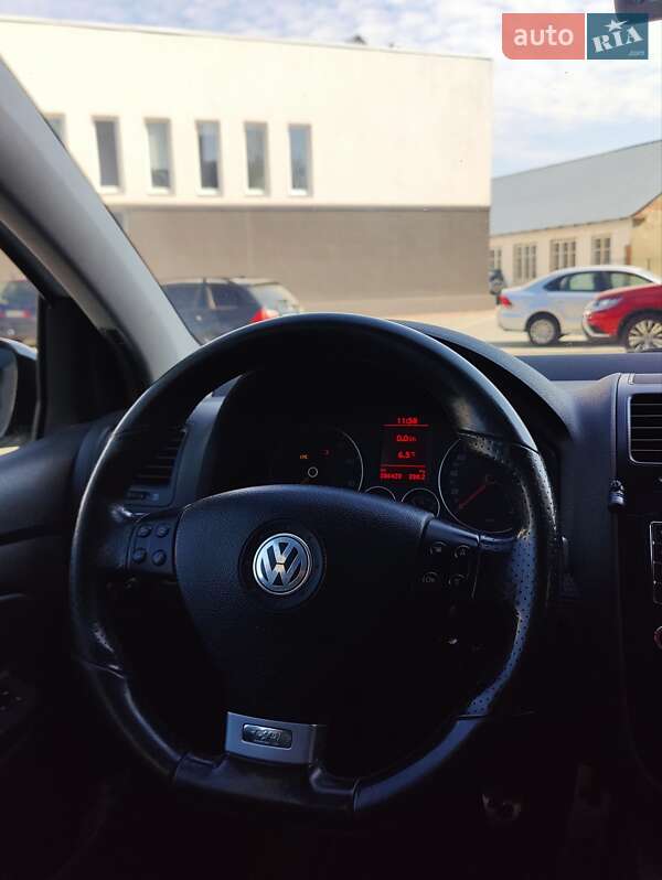 Хэтчбек Volkswagen Golf 2008 в Черновцах