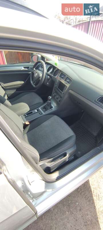 Универсал Volkswagen Golf 2015 в Овруче