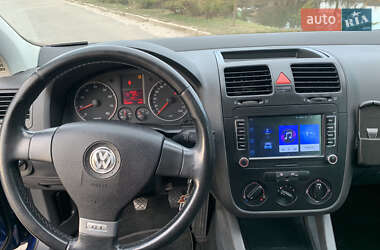 Хетчбек Volkswagen Golf 2008 в 