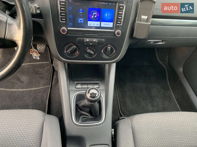 Хетчбек Volkswagen Golf 2008 в Києві