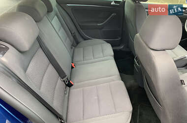 Хетчбек Volkswagen Golf 2008 в 