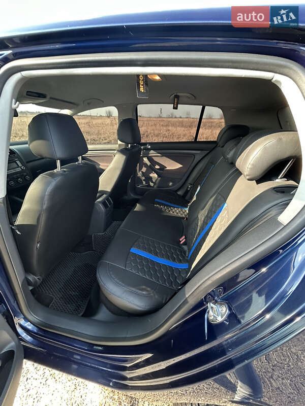 Хэтчбек Volkswagen Golf 2006 в Белзе