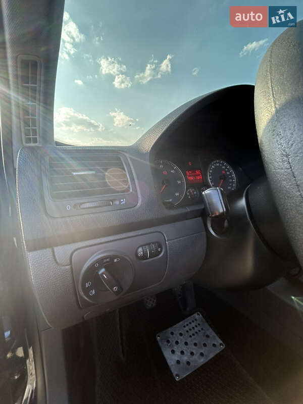 Хэтчбек Volkswagen Golf 2006 в Белзе