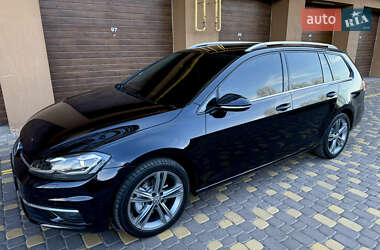 Універсал Volkswagen Golf 2017 в 