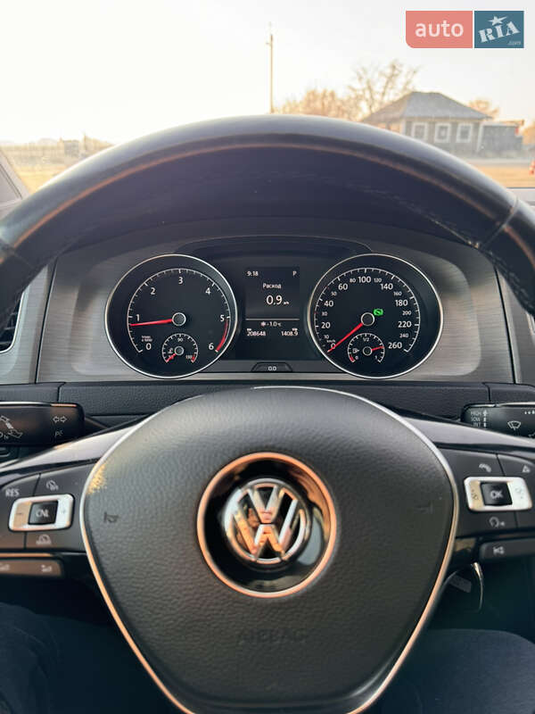 Хэтчбек Volkswagen Golf 2013 в Новоселице