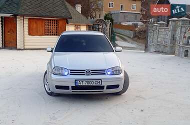 Хэтчбек Volkswagen Golf 2001 в 