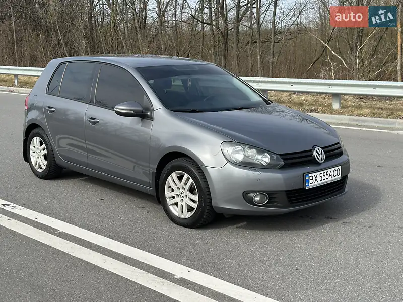 Хэтчбек Volkswagen Golf 2012 в 