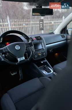 Хэтчбек Volkswagen Golf 2008 в 