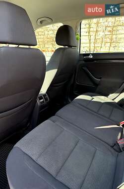 Універсал Volkswagen Golf 2010 в 