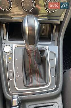 Хетчбек Volkswagen Golf 2016 в 