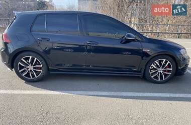 Хетчбек Volkswagen Golf 2016 в 