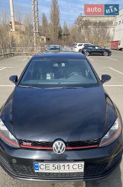 Хетчбек Volkswagen Golf 2016 в 